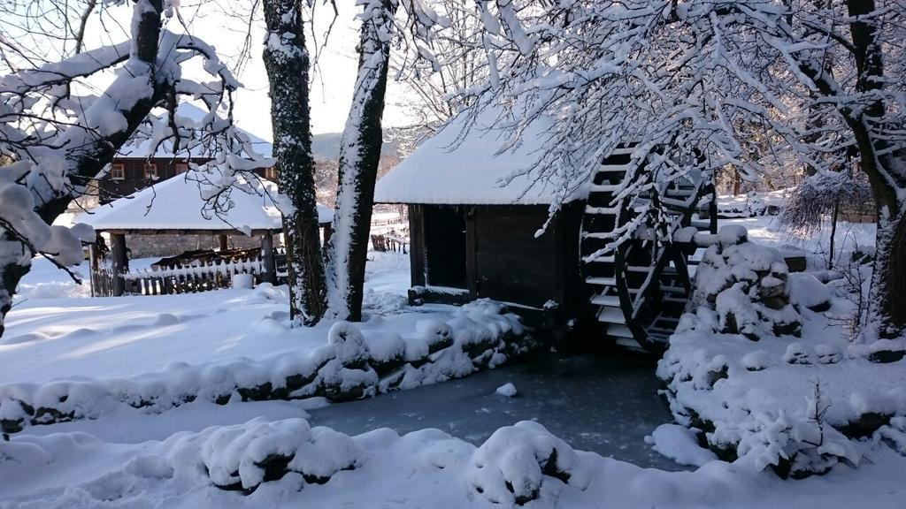 Farm Stay Cardaklije Kulen Vakuf Exterior foto