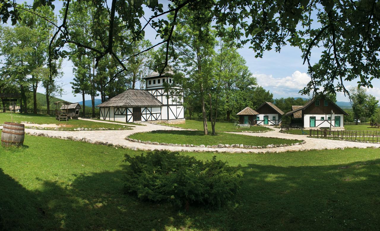 Farm Stay Cardaklije Kulen Vakuf Exterior foto