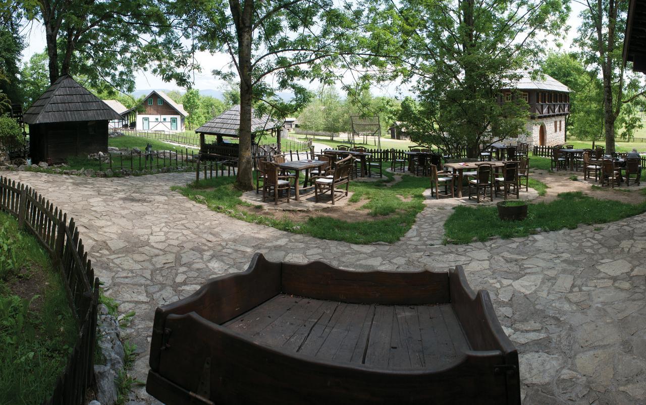 Farm Stay Cardaklije Kulen Vakuf Exterior foto