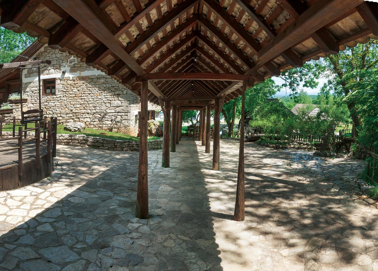 Farm Stay Cardaklije Kulen Vakuf Exterior foto